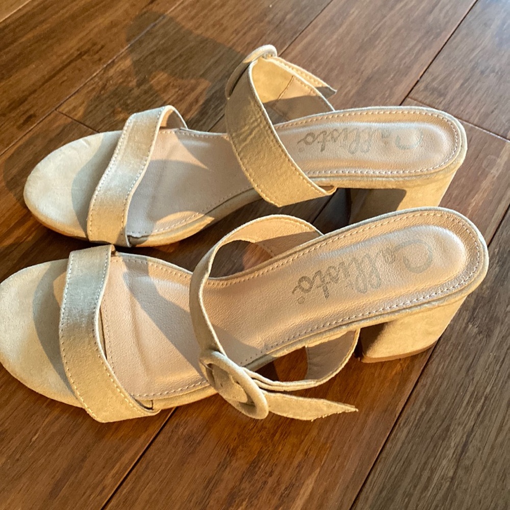 Callisto heeled sandal in beige. Perfect summer everything shoes!